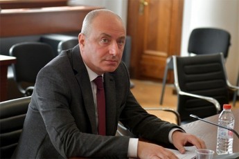 guram-maWaraSvili--gaxarias-Jesti-rom-pasuxs-iTxovs-ra-aris-opoziciis-gegma-saerTo-patronis-mimarT-konkurenciaSi-yofnas-niSnavs-gaxaria-nacmoZraoba-axals-Zvels-da-lelos-ejibreba
