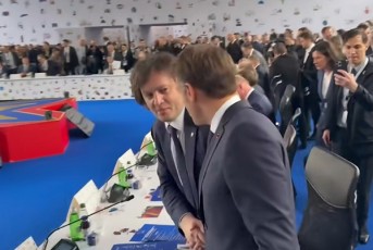 saqarTvelos-premier-ministri-irakli-kobaxiZe-da-safrangeTis-prezidenti-emanuel-makroni-EPC-is-samitze-video