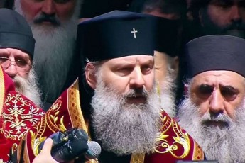 meufe-Sio-ojaxi-aris-didi-skola-siyvarulis-Tavganwirvis-sadac-erTmaneTisTvis-locviT-moTminebiT-urTierT-simZimis-tvirTviT-Cven-vswavlobT-siyvaruls-vizrdebiT-sulierebaSi-da-suls-vicxonebT