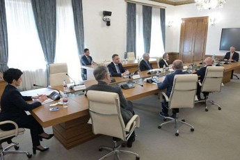 irakli-ruxaZe-ar-gamikvirda-rom-binznesis-gadaformebaze-kezeraSvili-melaparakeboda-Tavdacvis-ministri-aqtiurad-iyo-gareuli-biznesebSi-Tavisi-biznesebi-hqonda-saakaSvilis-mTavrobaSi-pozicia-maincdamainc-arafers-niSnavda