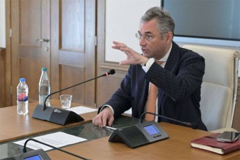 irakli-ruxaZe-giorgi-arvelaZem-pirdapir-gadmogvca-gasaRebi-ise-rom-vin-iyo-mflobeli-televiziis-saerTod-ar-minaxavs-es-iyo-2012-wlis-bolo-arCevnebidan-xelisuflebis-gadabarebamde