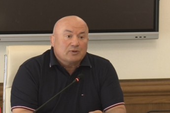 aleqsandre-meguTniSvili-vano-merabiSvili-miwis-mesakuTreTa-asociaciis-Tavmjdomare-iyo-USAID-is-proeqti-rom-daiwyo-erTi-nakveTi-Rirda-1-dolari---CemTan-orjer-aqvs-darekili-merabiSvils-Sesrulebuli-samuSaos-20-procenti-qeSis-saxiT-ukan-unda-wamosuliyoo