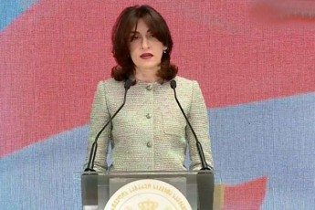 maka-boWoriSvili-simboluria-saqarTvelos-damoukideblobis-dRis-Semdeg-qarTuli-diasporis-dRis-aRniSvna-rac-Cvens-erTianobas-usvams-xazs---gilocavT-qarTuli-diasporis-dRes