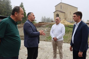 guriis-mxareSi-saxelmwifo-rwmunebuli-lanCxuTis-municipalitetSi-mimdinare-infrastruqturul-proeqtebs-gaecno
