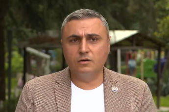 daviT-maTikaSvili-nika-melias-mier-mosamarTlisTvis-wylis-Sesxmaze-qmedeba-rac-sasamarTlo-darbazSi-Caidina-kritikas-ver-uZlebs-pirdapir-SegviZlia-am-adamians-davarqvaT-is-saxeli-rac-hqvia-es-aris-amoraluri-kriminali