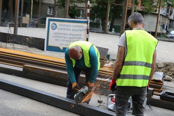 usaxuri-avtofarexebis-nacvlad-axali-sportuli-moedani-Sendeba