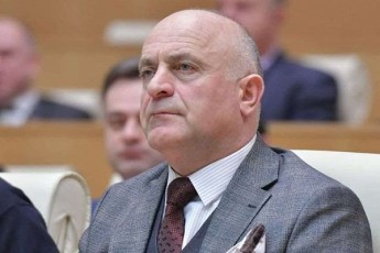 jumber-izoria-mamuka-xazaraZes-me-roca-samSoblos-iaraRiT-xelSi-vicavdi-Tqven-sacxovrebeli-saxlisa-da-lukma-puris-gareSe-tovebdiT-Cvens-moqalaqeebs-Tqveni-gancxadeba-CxorowyuelebisTvis-aris-damamcirebeli-da-girCevdiT-maT-winaSe-bodiSis-moxdas