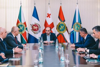 Sinagan-saqmeTa-ministrma-geka-gelaZem-sasazRvro-policiis-TanamSromlebs-axali-ufrosi-warudgina