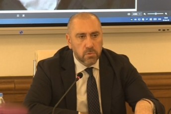 zurab-abaSiZe-Tu-vinme-iyo-radikalurad-ganwyobili-TavSi-azrad-aravis-mosvlia-rom-sadme-Sevardniliyo-Senoba-daewva-an-gaenadgurebina-romelime-saxelmwifo-Senoba-maT-Soris-parlamenti---erTi-foTolic-ar-Camovardnila-Cveni-aqciebis-dros