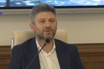 daCi-caguria-saakaSvilis-SevardnaZesTan-dapirispirebis-periodze-miSa-meubneba-TeTri-xelTaTmanebiT-brZola-ar-gamova-Tqvi-rom-sardafSi-Camiyvanes-maginebdnen-Semoitanes-videokamera-dubinka-da-meubnebodnen-gagaupatiurebTo