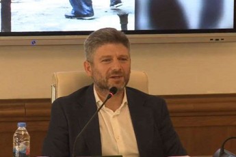 daCi-caguria-jer-gareT-dagvasisxlianes-sasikvdilod-gagvimetes-mere-SegvaTries-sammarTvelos-SenobaSi-oRond-jer-ezoSi-derefans-moawyobdnen-sadac-40-adamiani-idga-xelketebiT-da-saTiTaod-yvela-gvirtyamda
