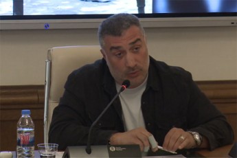 merab-WiqaSvili-saakaSvili-mkurnalobas-ki-ar-unda-gadiodes-is-cixidan-unda-ixdides-fuls-da-uyurebdes-rogor-mkurnaloben-sxva-patimrebi-romlebmac-misi-cixe-gaiares