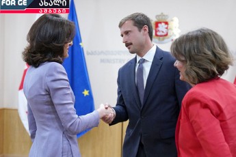 ra-signalebs-ugzavnis-vaSingtoni-Tbiliss-da-ra-informacia-gadasces-sagareo-saqmeTa-ministrs