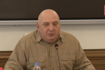 veterani-malxaz-Tofuria-sardali-waqaZe-saakaSvilis-gmiris-yvela-normativs-asrulebda-brZolaSi-daRupuli-200-biWis-suraTebi-nagavSi-gadaayrevina---xmis-amoReba-veravin-gabeda-erTi-oficris-zurab-sidamoniZis-garda