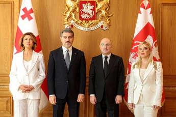 saqarTvelos-prezidenti-aSS-sa-da-ungreTSi-axlad-daniSnul-elCebs-aseve-evropis-sabWoSi-saqarTvelos-axal-mudmiv-warmomadgenels-Sexvda