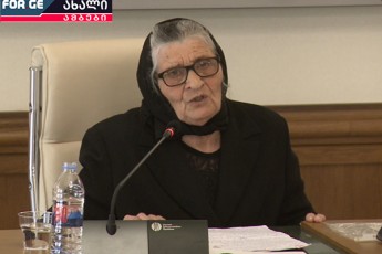 SamaTavam-Tavis-areSi-erTi-gasroliT-mokla-Semdeg-cxedars-betonis-filebi-moaba-da-zRvaSi-CaZira
