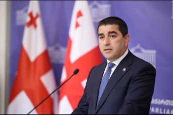 Salva-papuaSvili-es-aris-herCinskis-gageba-ojaxisa-rom-Svili-mamas-Tu-mama-Svils-imis-mixedviT-afasebs-briuselSi-ra-gadawyvetileba-miiRes-es-aCvenebs-rom-ar-icnobs-saqarTvelos-saqarTvelo-cotaTi-metia-vidre-xaWapuri-da-xinkali
