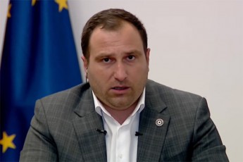 irakli-kircxalia-maT-ew-bablSi-aris-iluziebis-Teoriebidan-gamowveuli-revoluciuri-yiJina-rac-Rimilis-momgvrelia-irgvliv-iwvis-mTeli-msoflio-CvenTan-ki-diliT-iRviZebs-moqalaqe-midis-samsaxurSi-da-brundeba-saxlSi