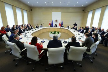 saqarTvelos-premier-ministri-irakli-kobaxiZe-biznesseqtoris-warmomadgenlebs-Sexvda