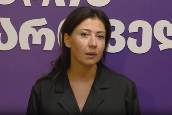 tata-xvedeliani-ana-wiTliZe-dafasda-imisTvis-rom-daSala-zugdidSi-nacmoZraobis-organizacia-Semdeg-gadmovida-TbilisSi-aq-dawinaurda-da-gaxda-ocnebis-StatgareSe-koordinatori