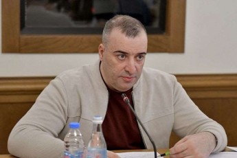 rati-ionaTamiSvili-roca-samomgamovlil-saqarTvelos-eskalaciaSi-iTrev-da-Tavad-nato-s-atomuri-qolgiT-daculi-norCi-konstruqtoris-Sekowiwebuli-caTmfrenis-xuTwamian-gafarTxalebaze-bunkers-afareb-Tavs-cota-uxerxulia