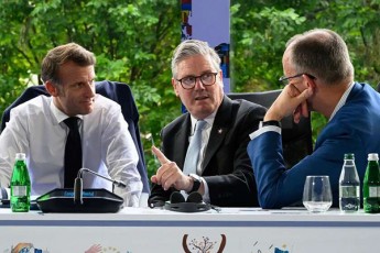 The-New-York-Times-evropis-yvelaze-Zlieri-qveynebi-qmnian-paralelur-diplomatiur-da-TavdacviT-institutebs-im-momavlisTvis-sadac-aSS-aRar-iqneba-ekonomikuri-da-samxedro-usafrTxoebis-mTavari-garanti