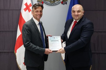 aleqsandre-daraxveliZem-avstriis-respublikis-policiis-axladdaniSnul-mekavSire-oficerTan-gacnobiTi-xasiaTis-Sexvedra-gamarTa