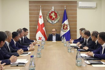 Sinagan-saqmeTa-ministrma-policiis-departamentebis-direqtorebTan-samuSao-Sexvedra-gamarTa