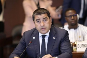 Salva-papuaSvili-dadasturda-rom-xelisufleba-yvela-etapze-keTilsindisierad-iqceoda-xolo-xazaraZis-mier-viTom-dazaralebulis-mantiiT-lelos-daarseba-misi-TaRliTuri-gegmis-nawili-iyo
