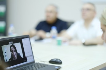 ceskoSi-saolqo-saarCevno-komisiebis-droebiTi-wevrobis-kandidatebTan-gasaubreba-dasrulda