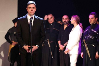 anzor-erqomaiSvilis-85-wlis-saiubileo-TariRTan-dakavSirebiT-ozurgeTis-saxelmwifo-dramatul-TeatrSi-ansambl-rusTavis-koncerti-gaimarTa