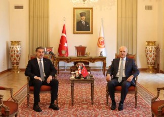saqarTvelos-prezidenti-mixeil-yavelaSvili-TurqeTis-respublikis-didi-erovnuli-asambleis-prezidents-numan-qurTulmuSs-Sexvda