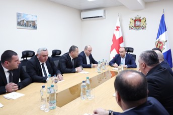 Sinagan-saqmeTa-ministrma-raWa-leCxumisa-da-qvemo-svaneTis-regionSi-samuSao-Sexvedrebi-gamarTa