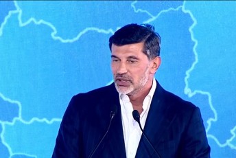 kaxa-kalaZe-win-gvaqvs-araerTi-gamowveva-amisTvis-ki-saWiroa-sakrebulo-dakompleqtdes-profesionali-patrioti-da-qalaqze-Seyvarebuli-adamianebiT