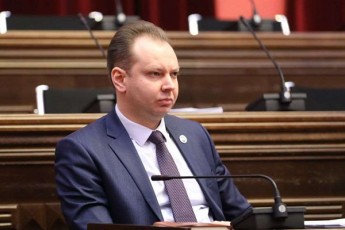 Tornike-WeiSvili-is-rom-lelosa-da-gaxarias-partiis-mier-naxevari-saarCevno-municipalitetebi-vakanturia-imaze-miuTiTebs-Tu-rogor-sustad-gamoiyureba-dRes-radikaluri-opozicia