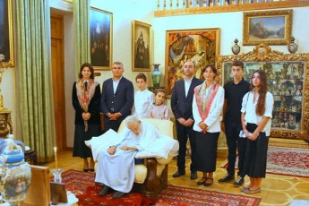 saxelmwifo-usafrTxoebis-samsaxuris-ufrosi-mamuka-mdinaraZe-da-Sinagan-saqmeTa-ministri-geka-gelaZe-ojaxebTan-erTad-saqarTvelos-kaTolikos-patriarqs-Sexvdnen
