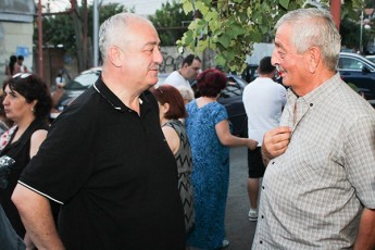 Zveli-naZaladevi-lotkinis-maJoritarobis-kandidati-qarTuli-ocnebidan-daviT-WeliZe-adgilobriv-mosaxleobas-xvdeba