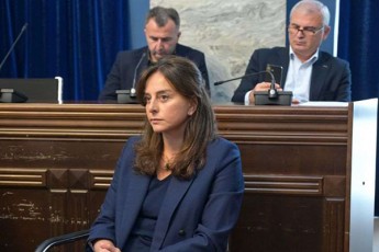maia-biTaZe-Cveni-molodini-gamarTlda-rom-trampis-administraciis-pirobebSi-megobari-aqti-dRis-Suqs-ver-naxavda-rac-Zalian-sasixaruloa