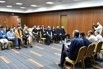 qarTuli-ocnebis-qvemo-samgoris-maJoritarobis-kandidati-zaqaria-wiklauri-studentebs-Sexvda