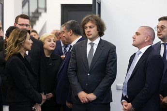 premier-ministri-axalcixeSi-axlad-aSenebuli-multifunqciuri-sportuli-kompleqsis-infrastruqturas-gaecno