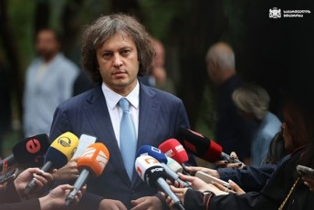 irakli-kobaxiZe-SevxvdiT-im-kompaniebis-warmomadgenlebs-romlebic-dakavebulebi-arian-saxelmwifo-infrastruqturuli-proeqtebis-ganxorcielebiT