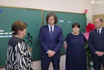 premier-ministrma-duSeTis-axlad-reabilitirebuli-N2-sajaro-skola-daaTvaliera