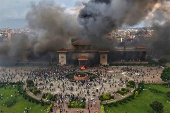 The-Hill-nepalis-revoluciis-dros-SeiaraRebulma-brbom-gaZarcva-da-dawva-biznesebi-kerZo-saxlebi-da-samTavrobo-Senobebi
