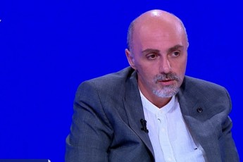 nika-qobulaZe-4-oqtombers-gansxvavebuli-araferi-moxdeba-gamovlen-raRacas-Seecdebian-da-sabolood-daiwyeben-revoluciis-axal-aTvlas