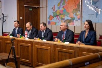 sagareo-urTierTobaTa-komitetis-delegaciam-slovakeTis-parlamentSi-Sexvedrebi-gamarTa