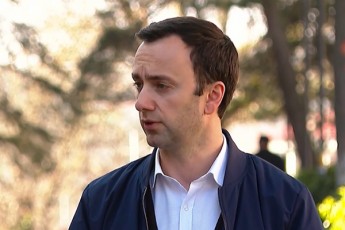 levan-maxaSvili-erTi-mxriv-gvesmis-ybadaRebuli-politikuri-gancxadebebi-meore-mxriv-evrokomisiis-mier-gamoqveynebul-SefasebebSic-qveyana-uamravi-mimarTulebiT-liderobs