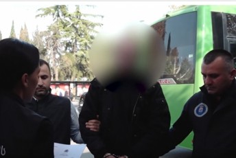 daakaves-mamakaci-romelmac-12-wlis-arasrulwlovani-geris-saZinebel-oTaxSi-faruli-video-Camweri-daamontaJa-Semdeg-ki-Canawerebi-gaavrcela