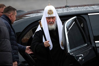 The-Hill-TeTr-saxlSi-rusul-marTlmadideblur-eklesiasTan-dakavSirebuli-sasuliero-pirebisa-da-lobistebis-Sexvedra-gaimarTeba