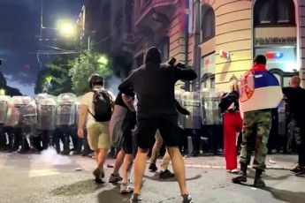 belgradSi-saprotesto-aqcia-policiasTan-SetakebaSi-gadaizarda-video