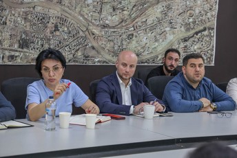 didubis-raionis-gamgeobaSi-amxanagobebis-TavmjdomareebTan-Sexvedr
